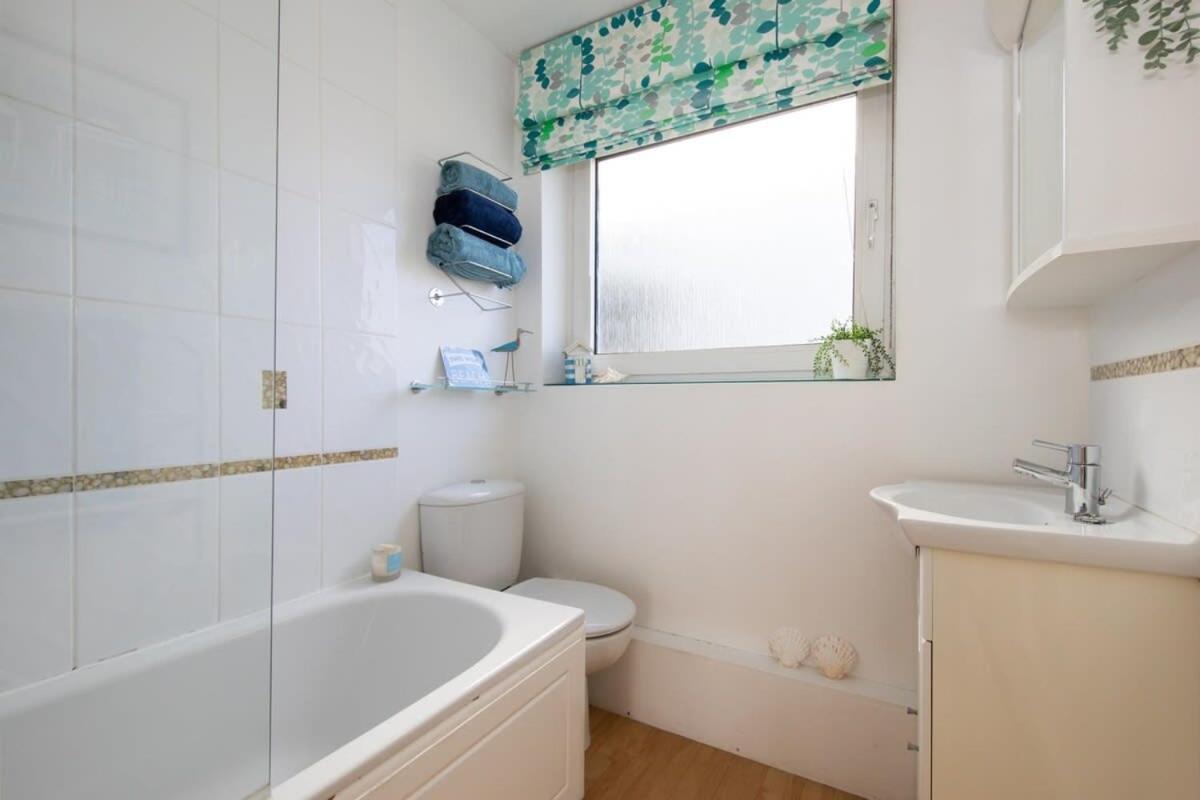 Sunny & Modern Near The Beach & Village W Parking East Wittering Buitenkant foto